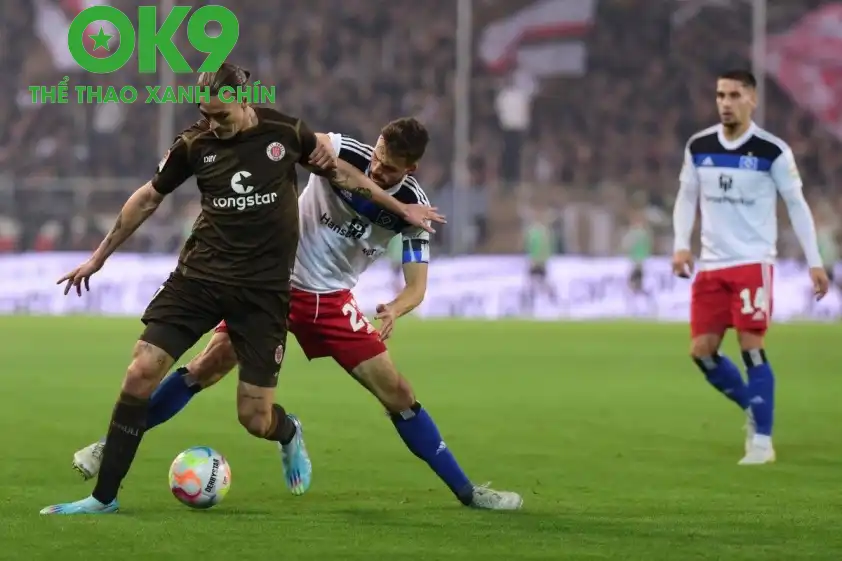 Với sự non kém hơn về mặt kinh nghiệm lẫn phong độ, Hamburger được dự đoán sẽ tiếp tục phải nhận thêm một trận thua. Với sự non kém hơn về mặt kinh nghiệm lẫn phong độ, Hamburger được dự đoán sẽ tiếp tục phải nhận thêm một trận thua.