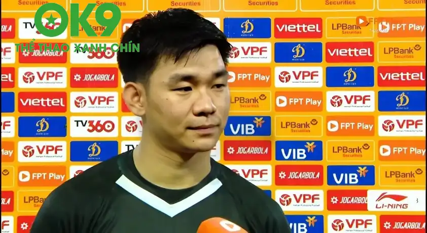 Thủ thành Văn Việt chia sẻ cảm xúc sau chiến thắng (Ảnh: CMH) Thủ thành Văn Việt chia sẻ cảm xúc sau chiến thắng (Ảnh: CMH)