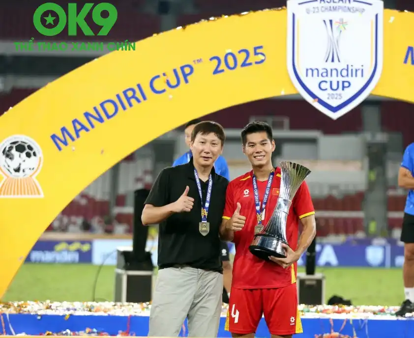 Trung vệ trẻ sẽ có trận ra mắt người hâm mộ ĐTQG? (Ảnh: FBNV) Trung vệ trẻ sẽ có trận ra mắt người hâm mộ ĐTQG? (Ảnh: FBNV)